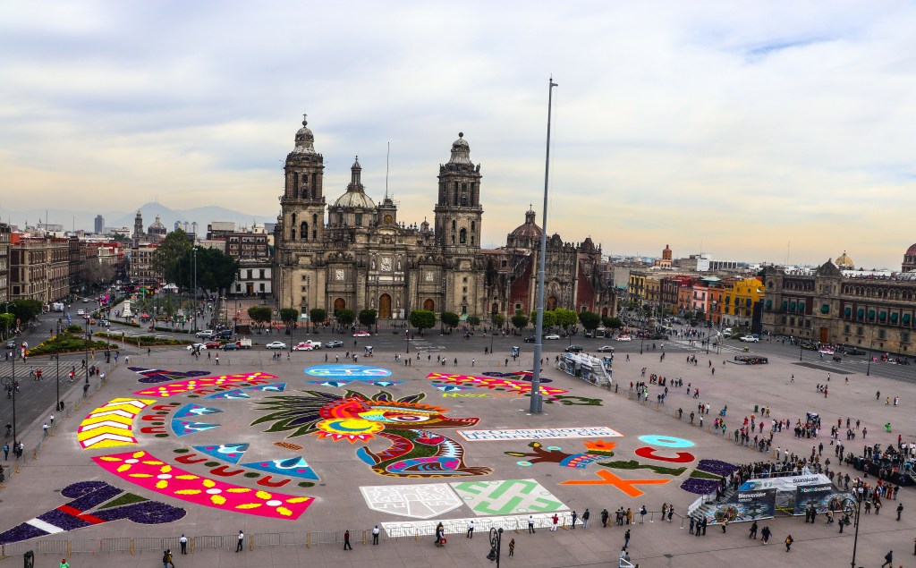 Ephemeral art from Uriangato to Mexico City