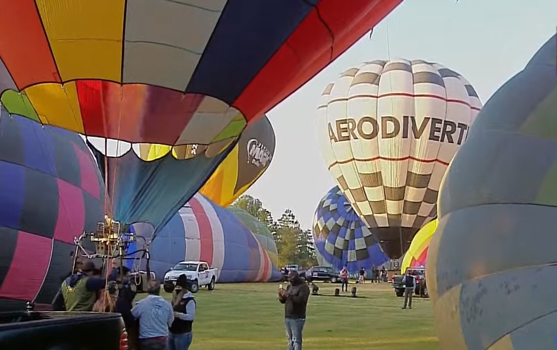 Balloons take the sky of Leon