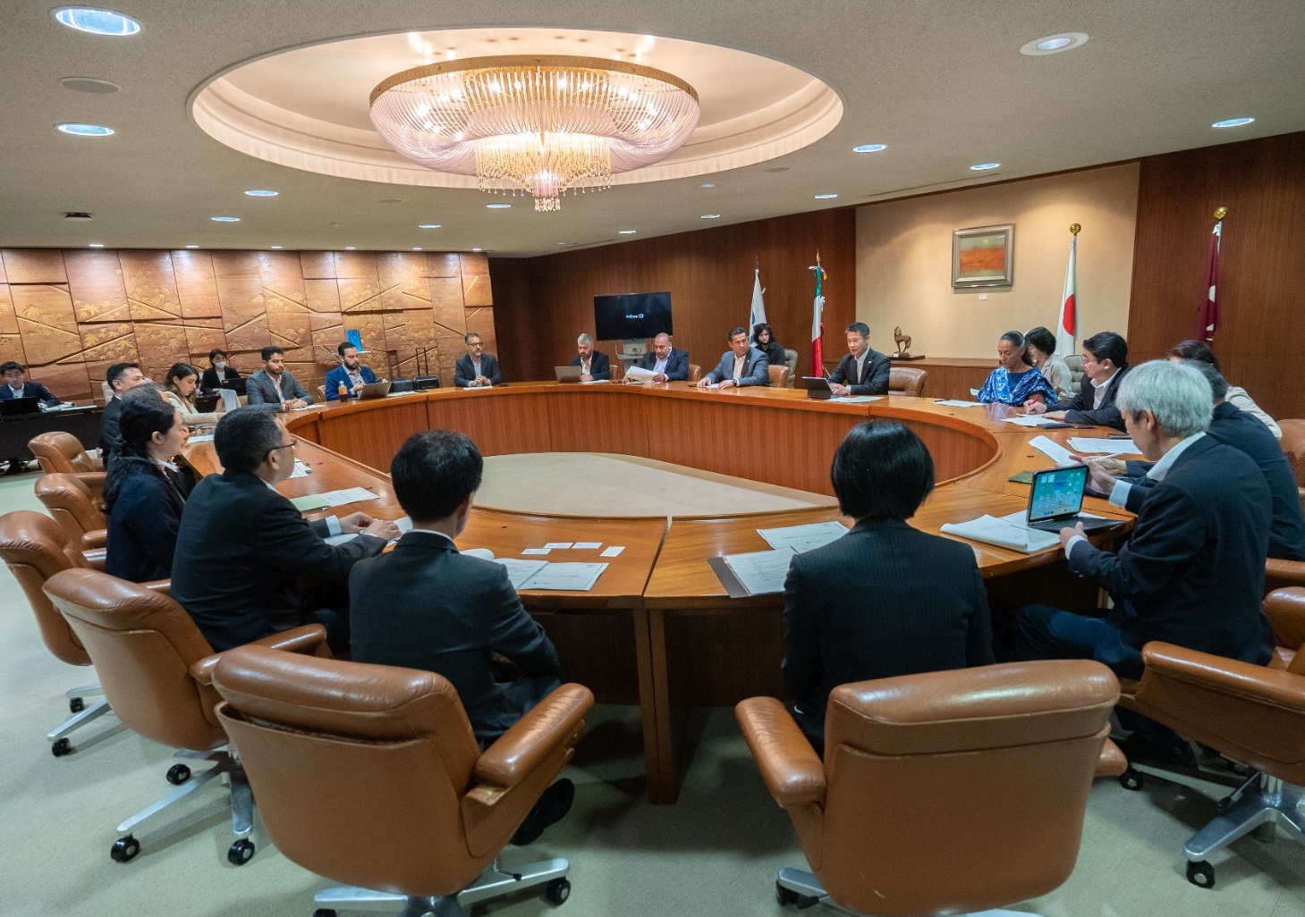 Governor of Hiroshima receives group