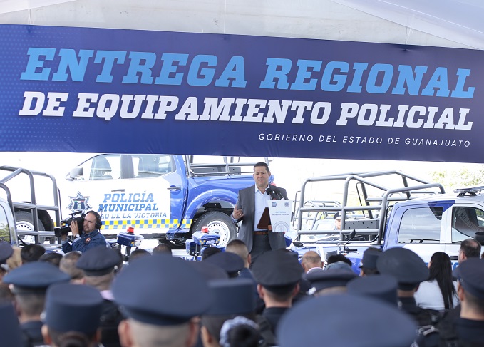 Guanajuato provides gear to municipal police