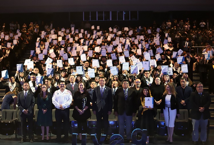 More than 6,000 students graduate from UVEG in 2023