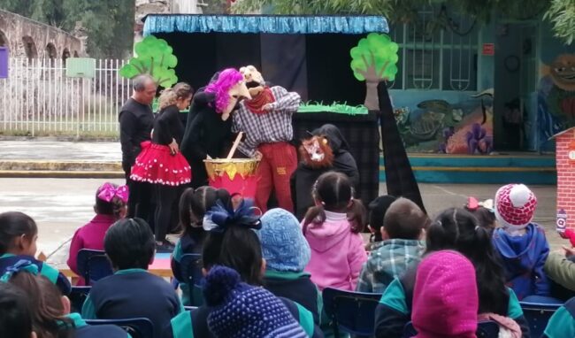 Reading Puppets Smiles Guanajuato 7