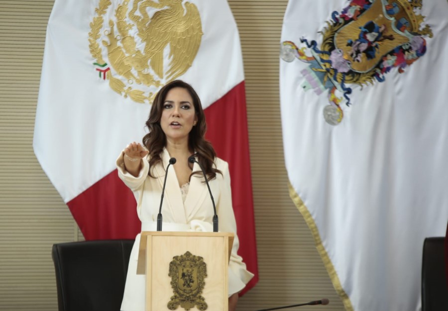 Libia Dennise takes oath in the State Congress