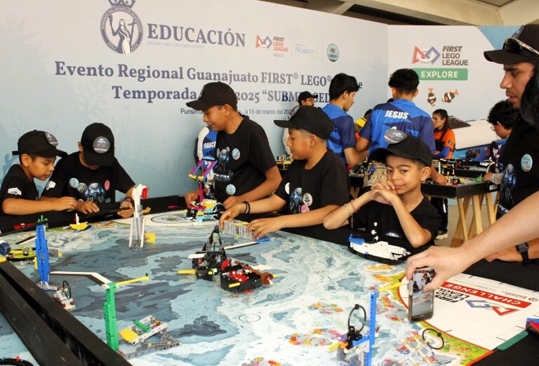 Lego League Robotics Students Guanajuato