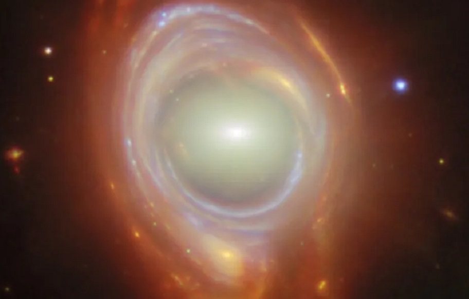 2 galaxies forming ‘cosmic lens’ caught by Webb