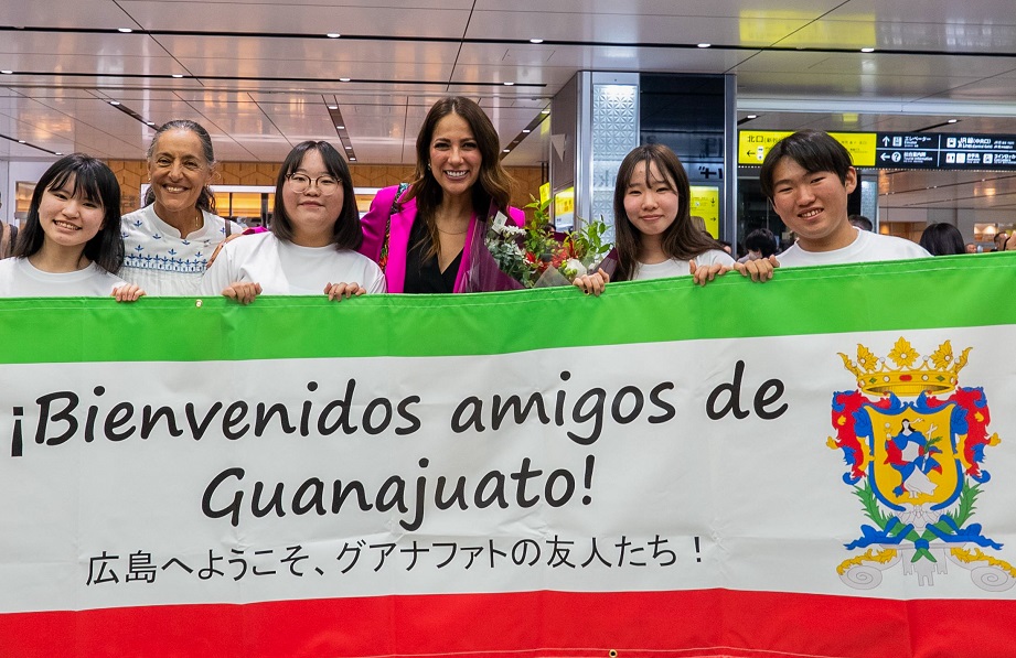 Governor begins working tour in Japan
