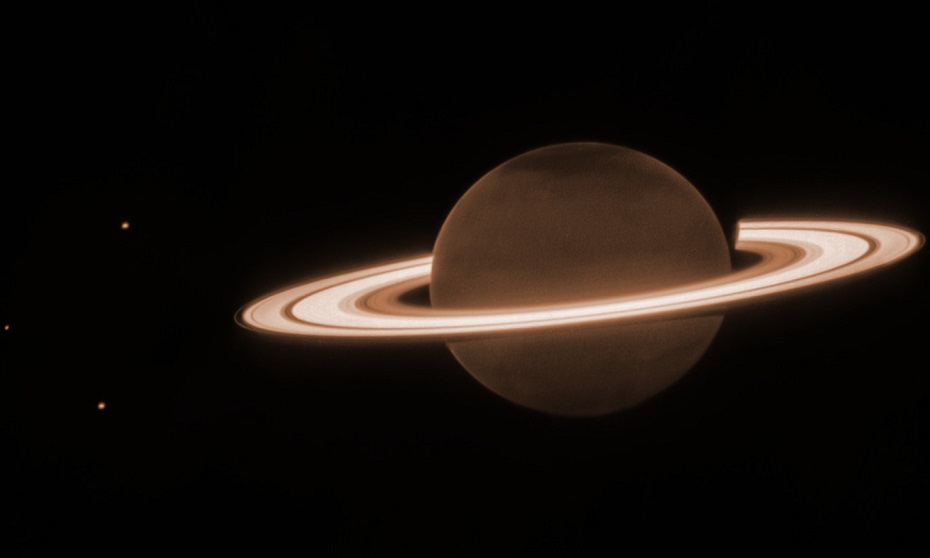 Ringed planets, more than mere decoration