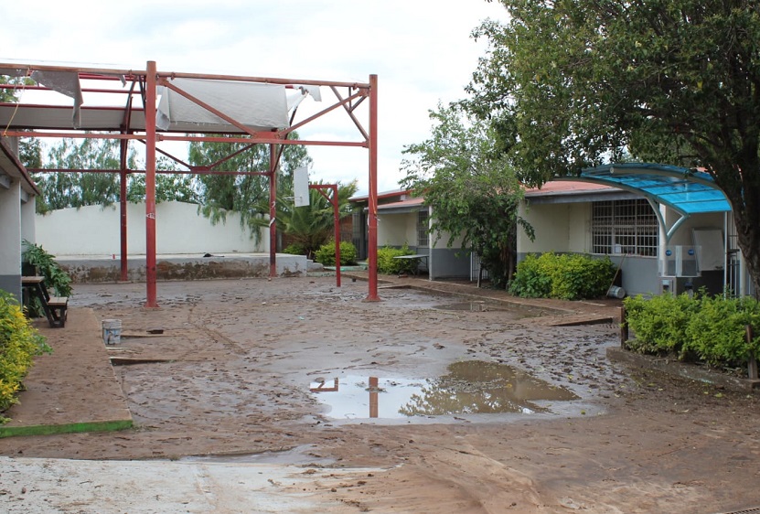 At Ibarra all work together to reactivate school