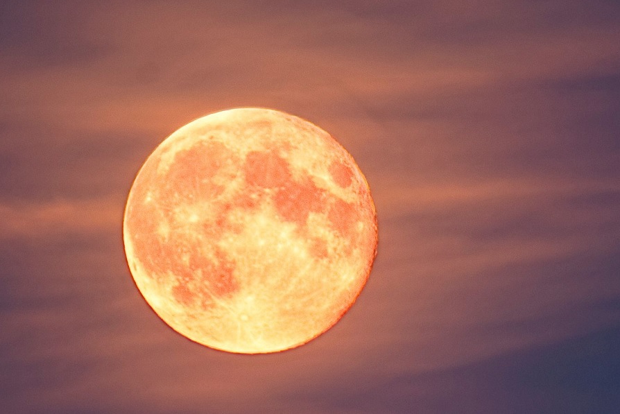Does the full moon make us sleepless?