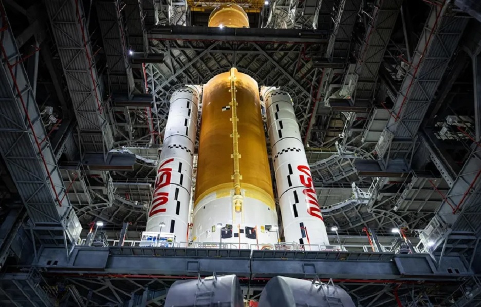 US in risk of losing moon race to China