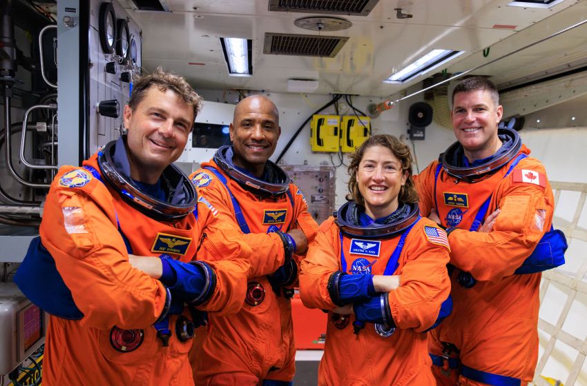 NASA, hours away from mission back to the moon
