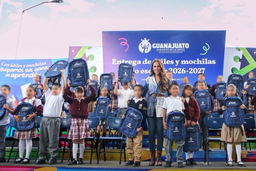 Distribution of school supplies and backpacks begins in Leon