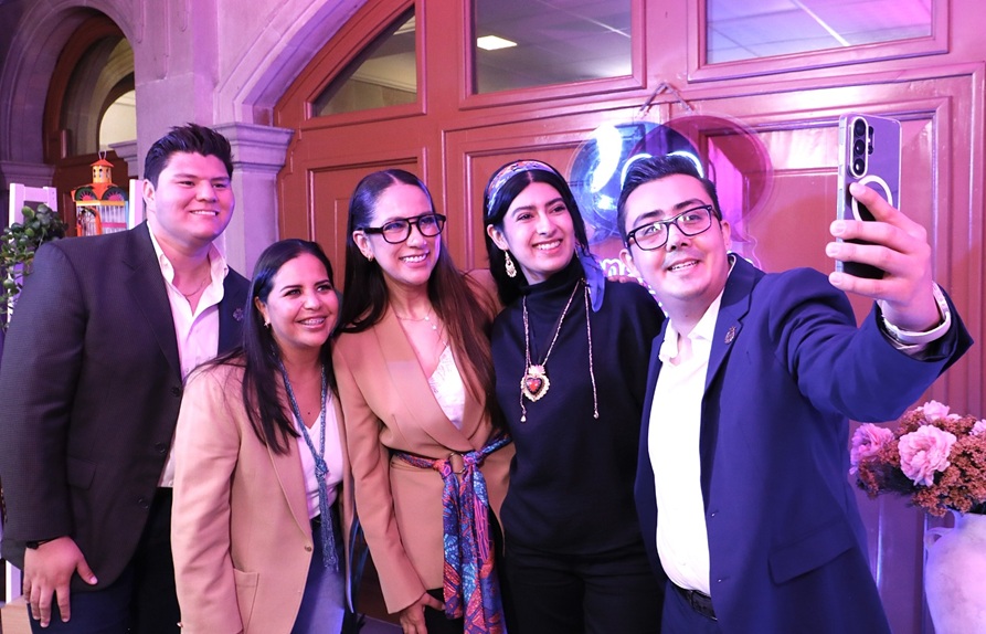 Libia talks to the young in Connecting with the People